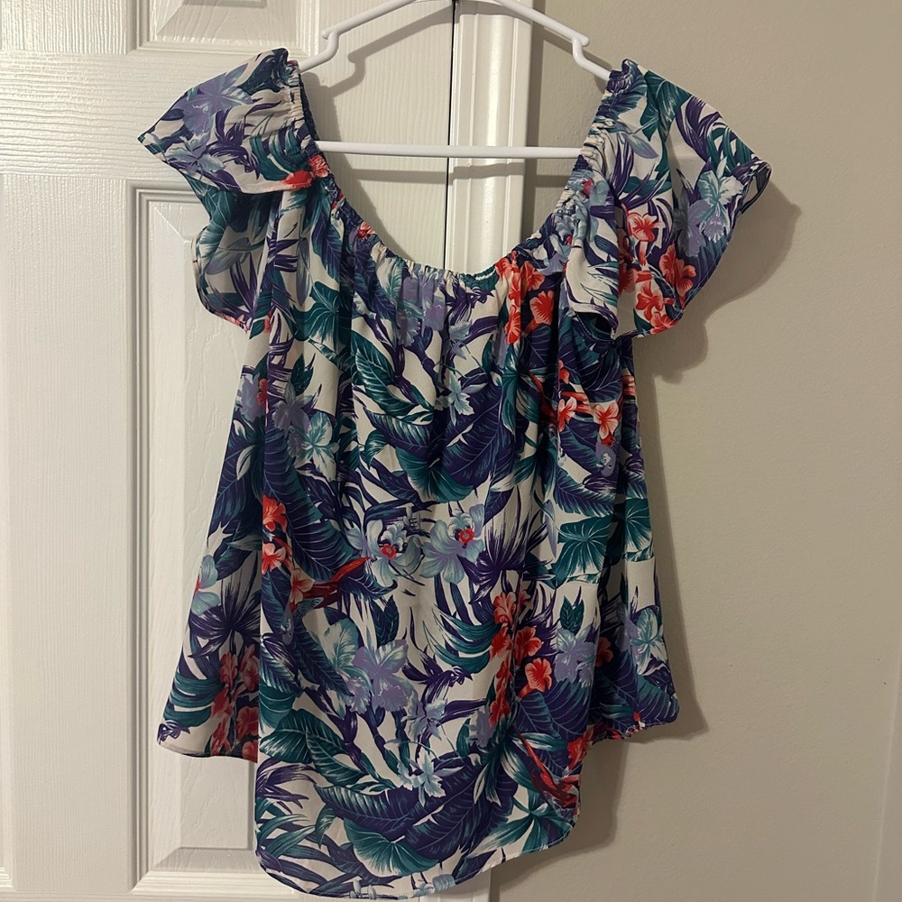 Off shoulder boutique top